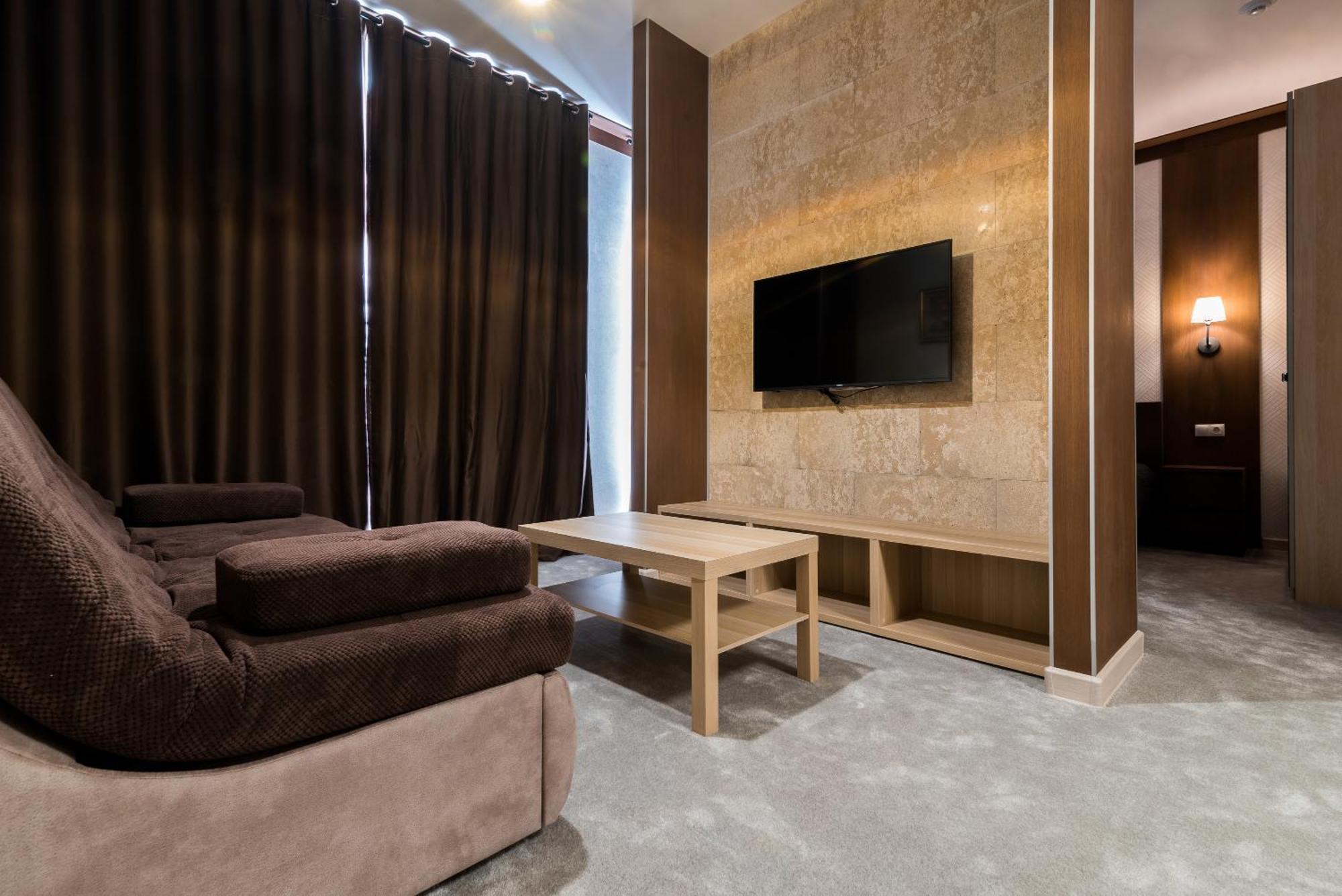 Lacasa Hotel Karagandy Екстериор снимка