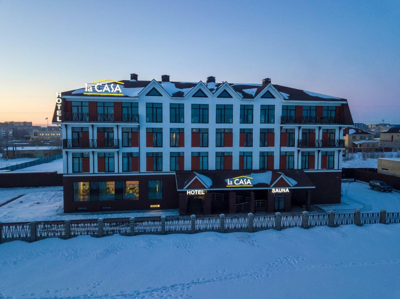 Lacasa Hotel Karagandy Екстериор снимка